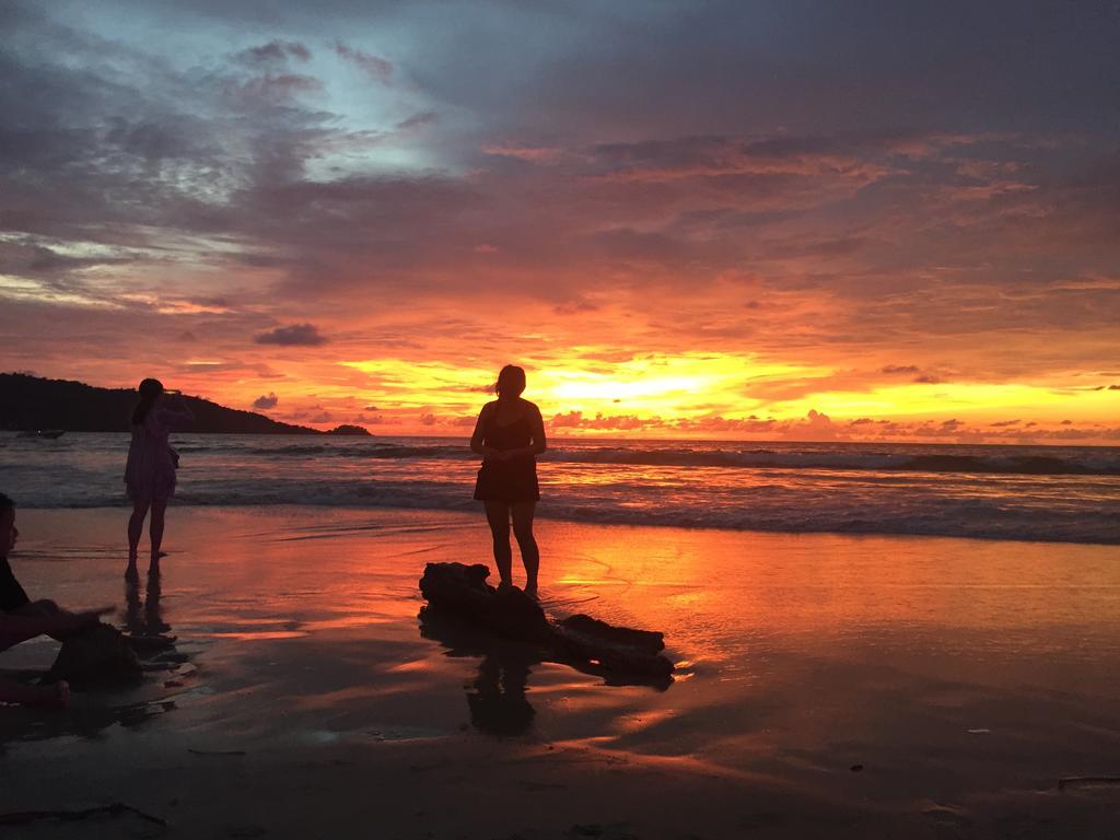 Freedom Hotel Patong Luaran gambar