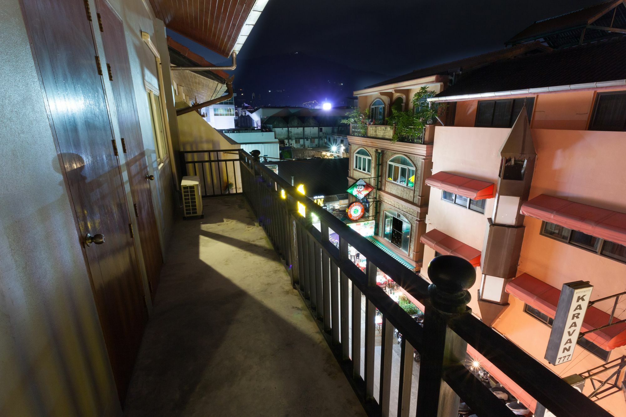Freedom Hotel Patong Luaran gambar