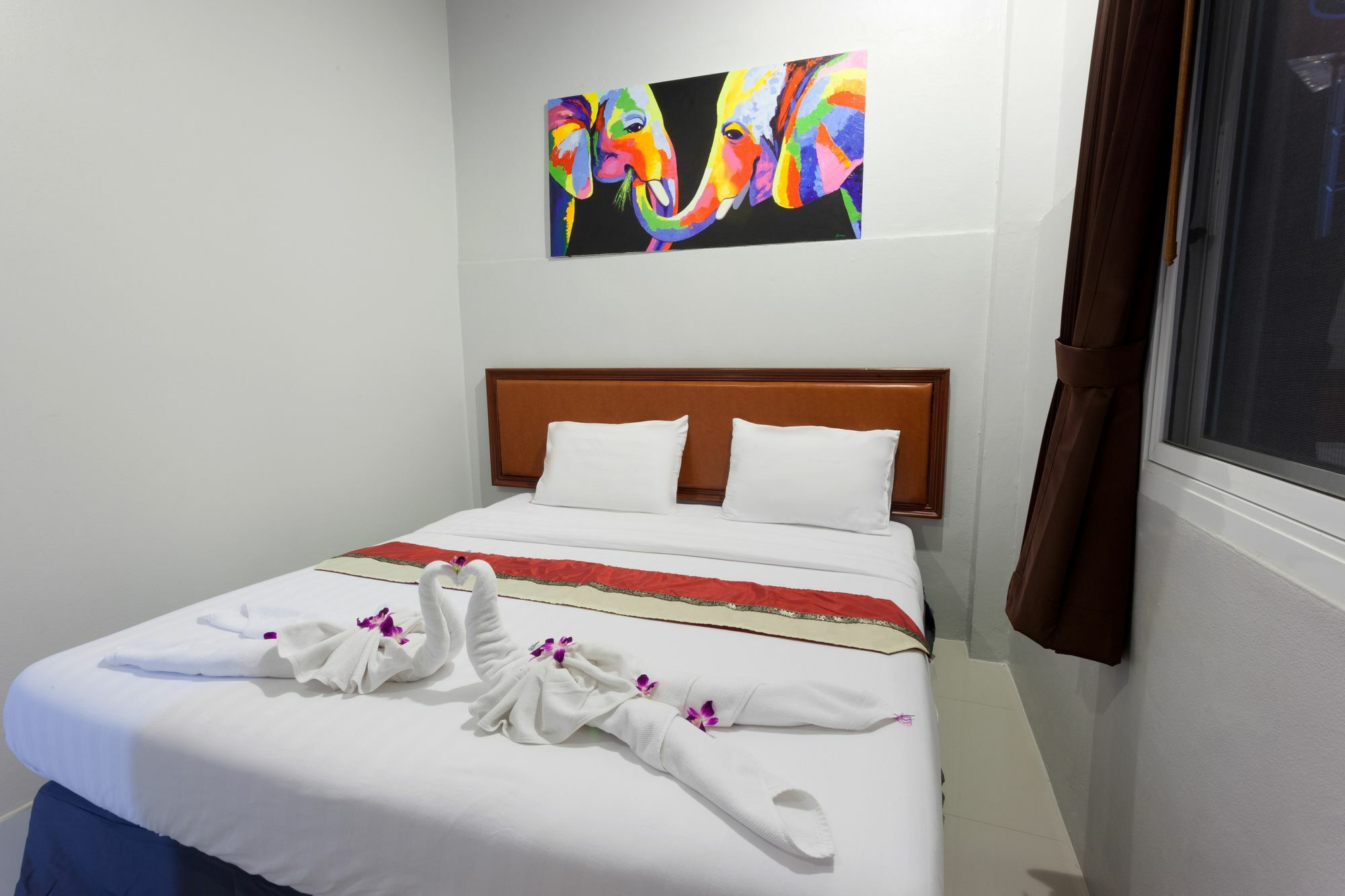 Freedom Hotel Patong Luaran gambar