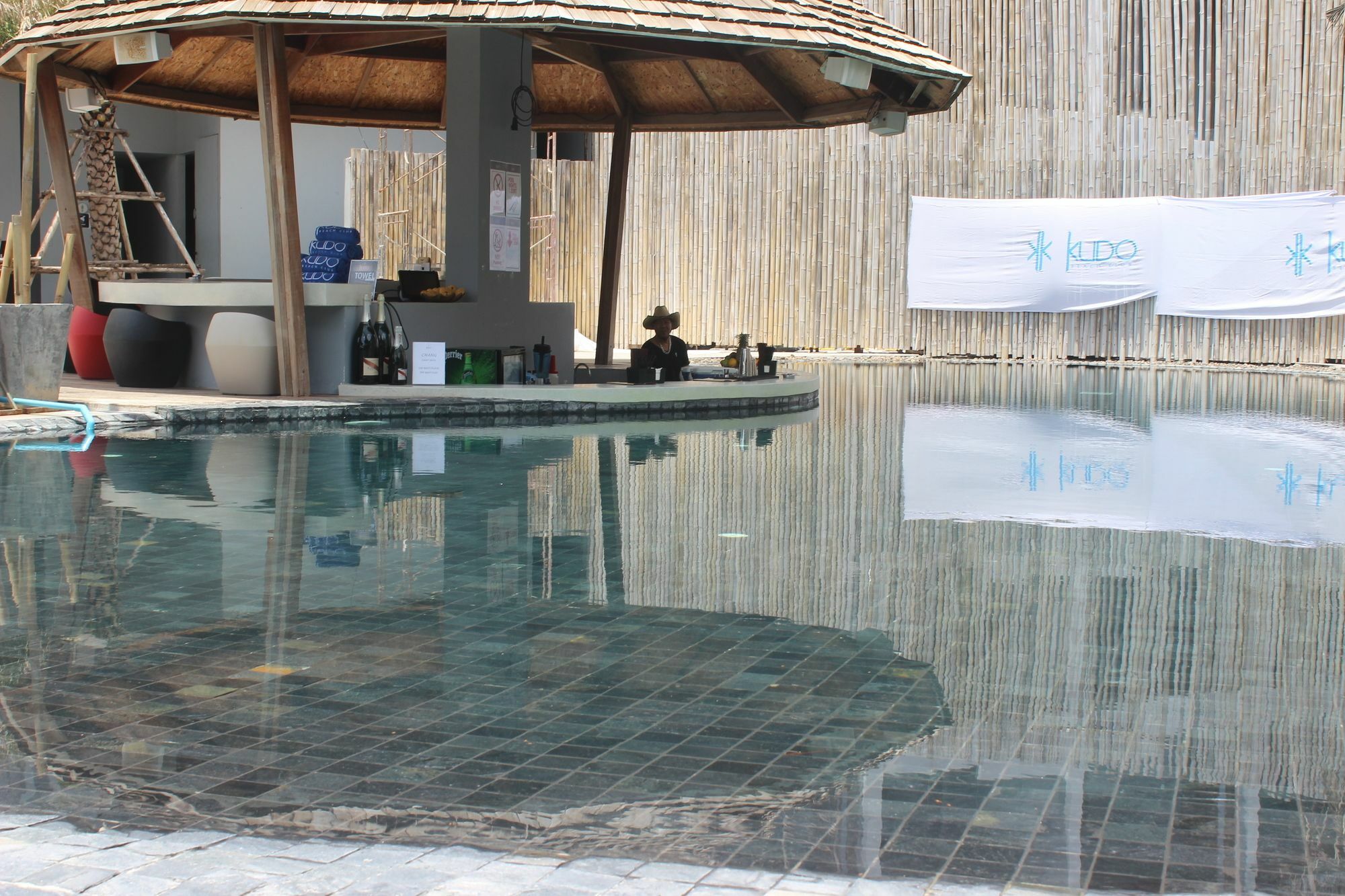 Freedom Hotel Patong Luaran gambar