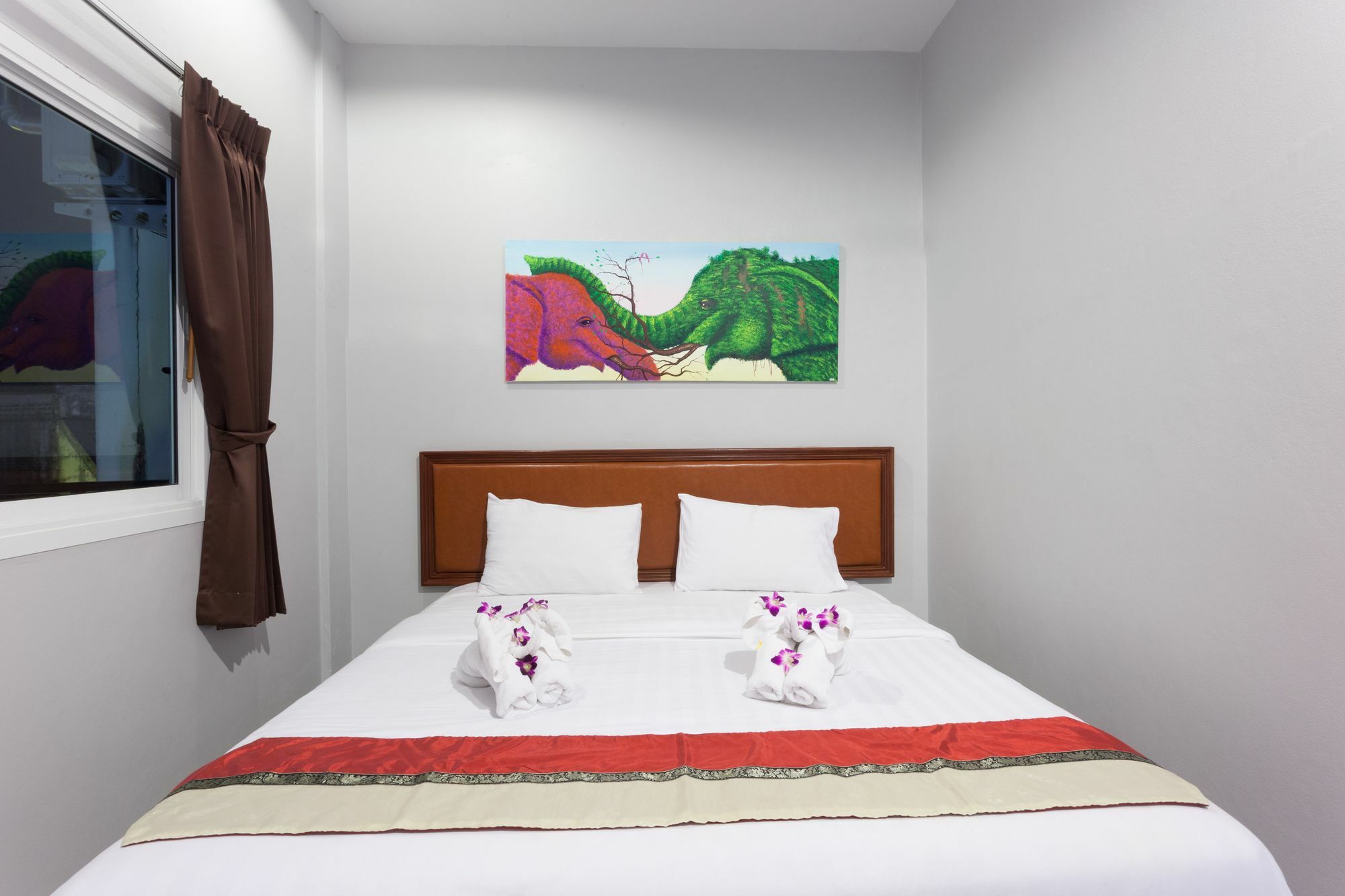 Freedom Hotel Patong Luaran gambar